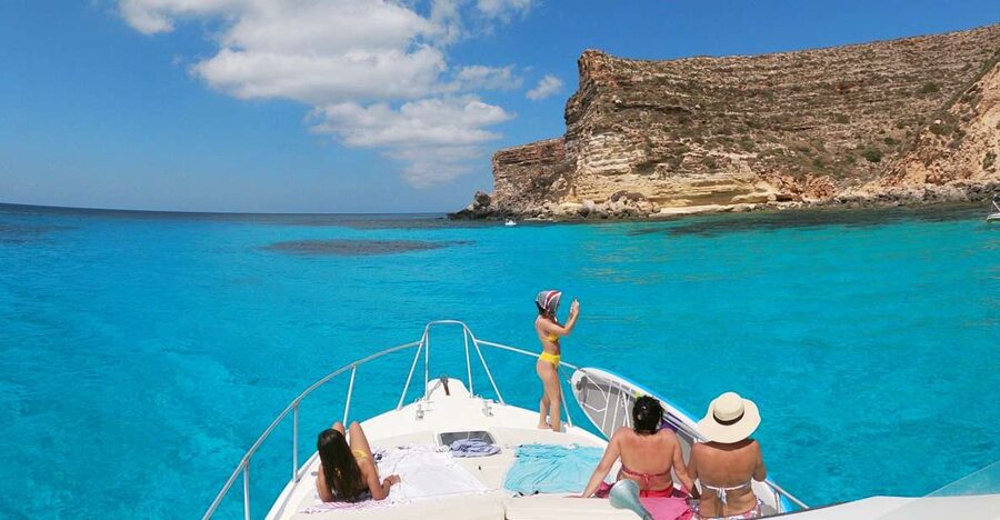 5 hours Lampedusa: Boat Tour with panino SUP e snorkeling - Five hours along Lampedusa’s southern coast