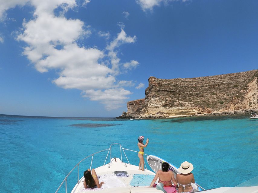 5 hours Lampedusa: Boat Tour with panino SUP e snorkeling - Tabaccara Bay when the wind allows