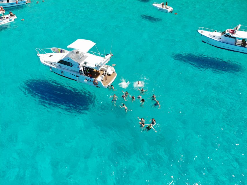 5 hours Lampedusa: Boat Tour with panino SUP e snorkeling - Snorkeling in clear Mediterranean water