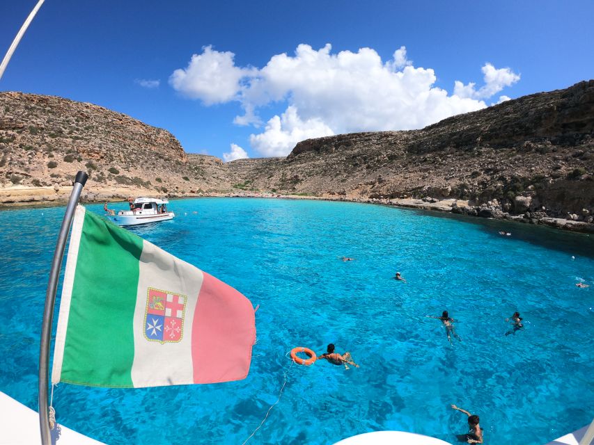 5 hours Lampedusa: Boat Tour with panino SUP e snorkeling - The Italian guide and the feel of the outing