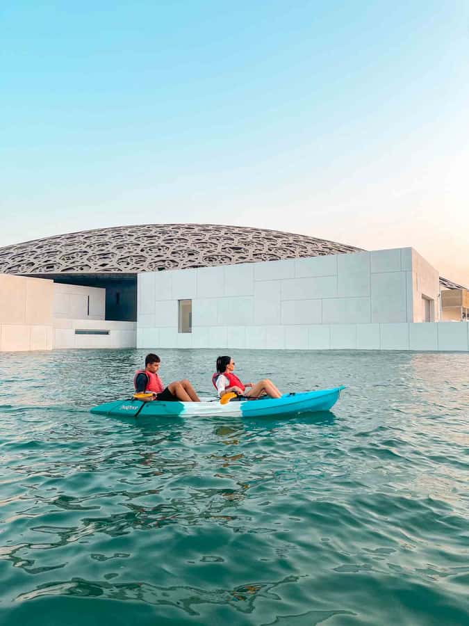 Abu Dhabi: Guided Kayak Tour around Louvre - What happens during the one-hour route