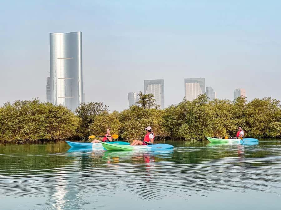 Abu Dhabi: Reem Central Park 2-hour Guided Kayak Tour - A route that suits beginners, families, and solo paddlers
