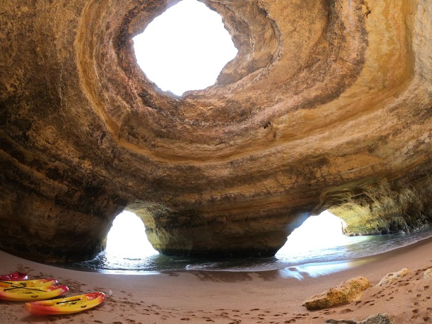 Algarve: Benagil Cave Sunrise Kayak Tour with Shower Use - Gruta dos Algarinhos and the smaller caves