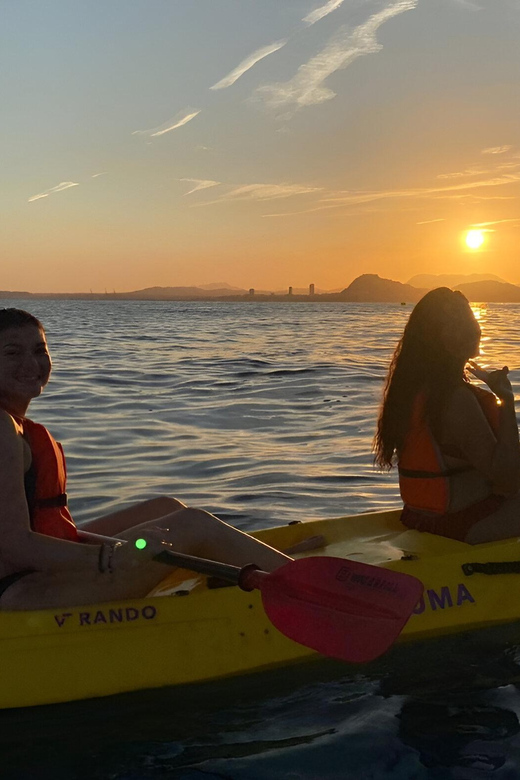 Alicante Bay: Sunset Tour in Kayak with snorkel - Getting started with the kayak and safety briefing