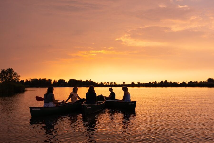 Amsterdam: Dutch Countryside Sunset Canoe Tour - What to wear when your shoes will get wet