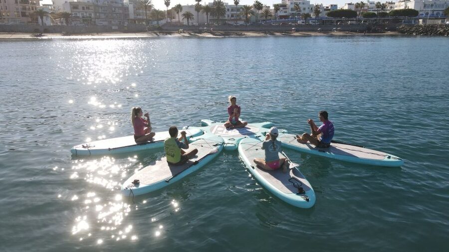 Arguineguín: Stand-up Paddleboard Yoga Class with Instructor - Paddling to the SUP yoga dock