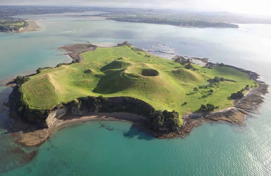 Auckland: Browns Island (Motukorea) Sea Kayak Tour - From St Heliers Beach to the open water