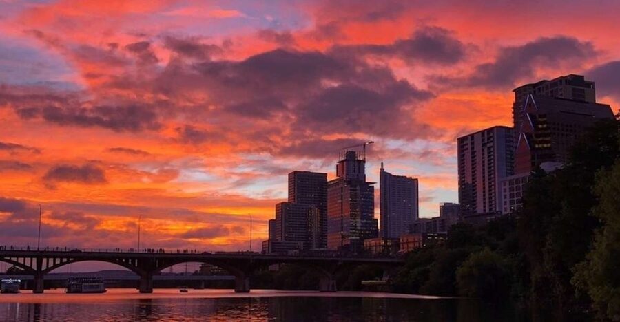 Austin: Sunset Bat Watching Kayak Tour - Starting at Austin Rowing Club