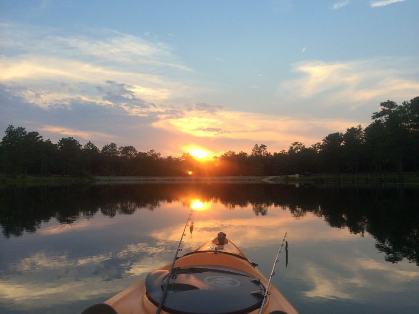 Austin: Sunset Bat Watching Kayak Tour - Paddling across Lady Bird Lake at sunset