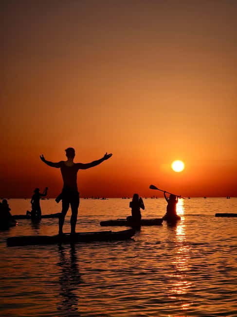 Barcelona: Paddleboarding at Sunrise. Includes: instructor, photos, equipment - Who should book this sunrise session?