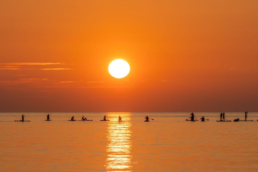 Barcelona: Sunrise Paddleboarding with Instructor and Photos - The short break and return to the school