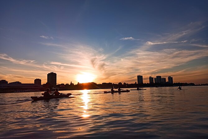 Belgrade sunset kayak tour - Zemunski kej: the first stretch along the Danube