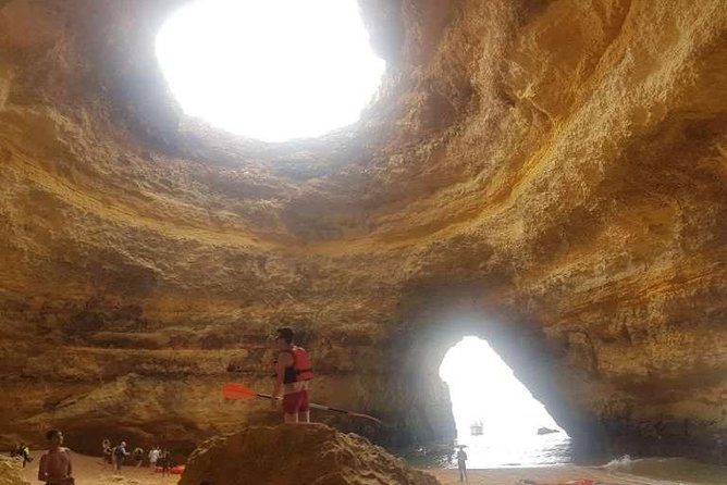 Benagil caves's kayak tour - Paddling toward Benagil