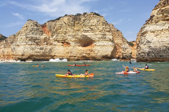 Benagil caves's kayak tour - Returning through the waves