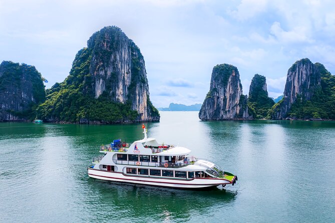 Best Halong 5 star Day Trip, inclusive,buffet,cave,kayak,transfer - The 20:30 return to Hanoi