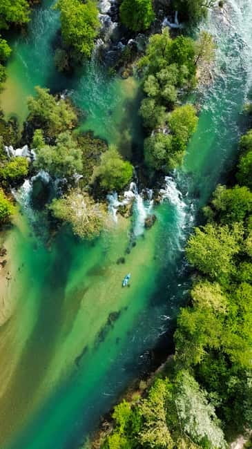 Bihać: Kayak with Una Pirates on the Una River - The gentle opening through forest and cliffs