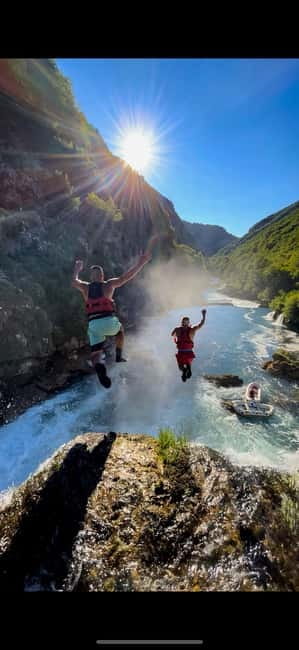 Bihać: Kayak with Una Pirates on the Una River - Swimming, relaxing, and the optional bridge jump