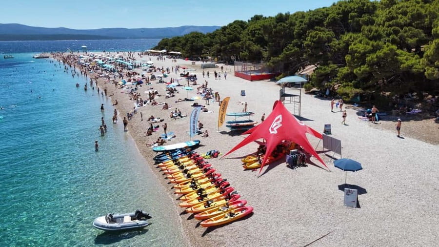 Bol: Zlatni Rat Beach Kayak Tour with Snorkeling - Meeting at the beach and getting started