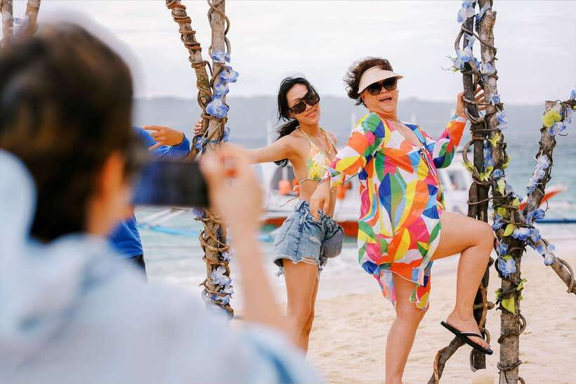 Boracay: Island Hopping with Crystal Kayak & Helmet Diving - The 20-minute helmet walk on the reef