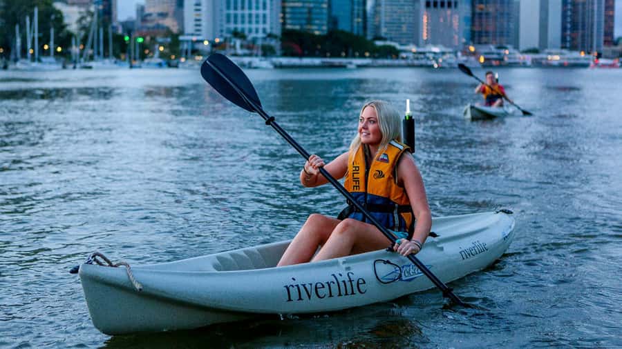 Brisbane: Illuminated River Night Kayak Tour - Sunset can become the evening’s bonus
