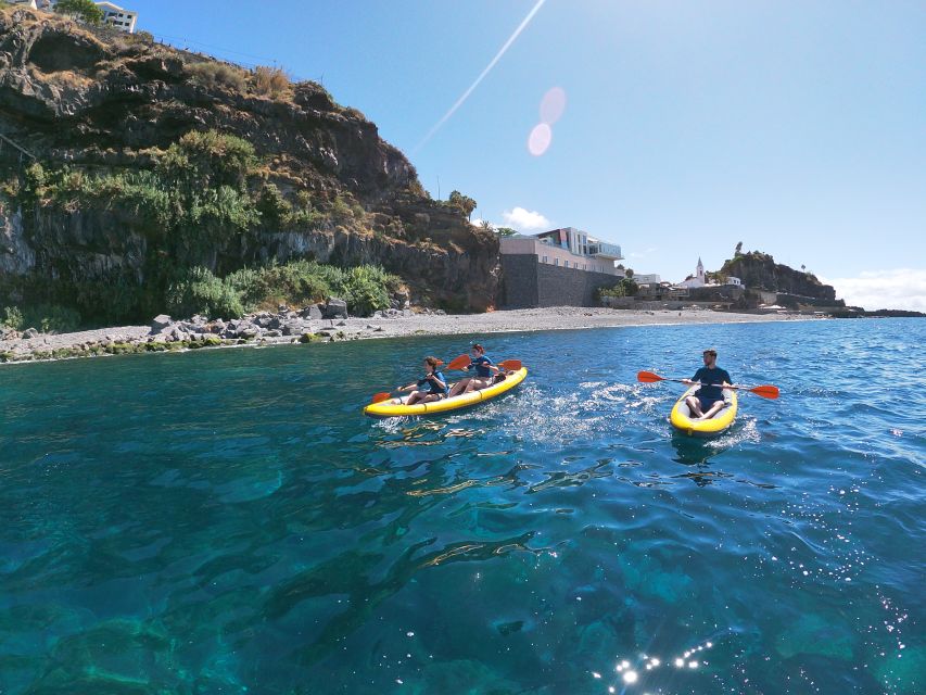 Câmara de Lobos: Private Guided Kayaking Tour in Madeira - Paddling beside Madeira’s cliffs