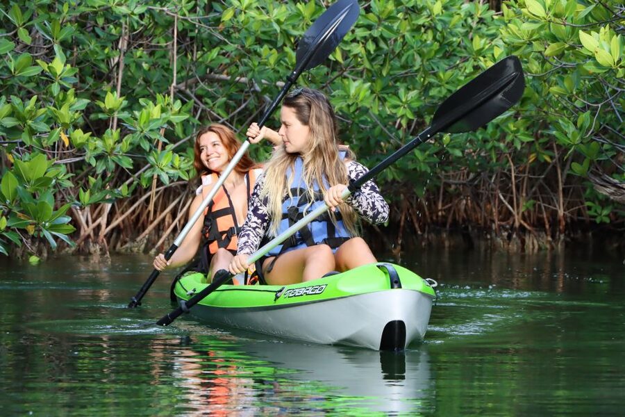 Cancun: Morning Kayak Adventure - The guides and language support