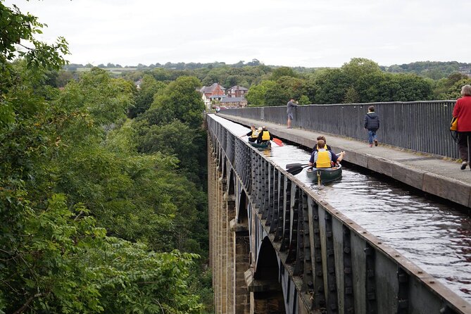 Canoe Trip Over the Pontcysyllte Aqueduct - Learning the basics before the crossing