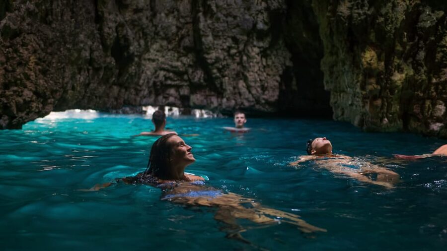 Cape Kamenjak: Kayak Tour with Cave Experience - The first hour of paddling along Cape Kamenjak