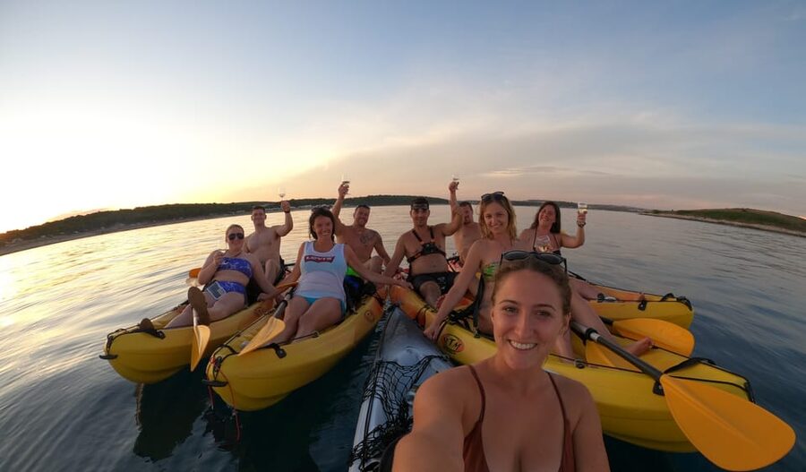 Cape Kamenjak: Sunset Kayak/SUP Wine Tour - Choosing Between a Kayak and a SUP