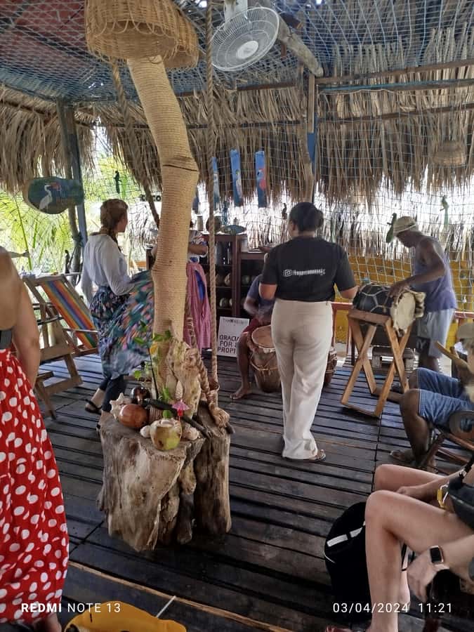Cartagena: FISHERMEN'S ISLAND IN THE MANGROVES by canoe - Fishermen’s Island and the human side of the trip