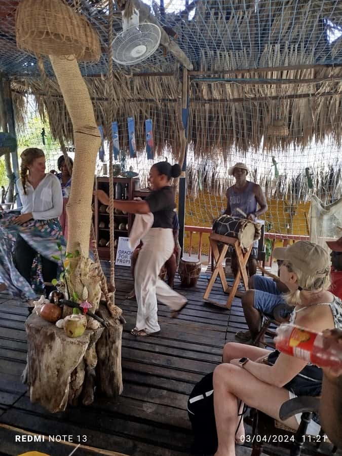 Cartagena: FISHERMEN'S ISLAND IN THE MANGROVES by canoe - The practical rhythm of the outing