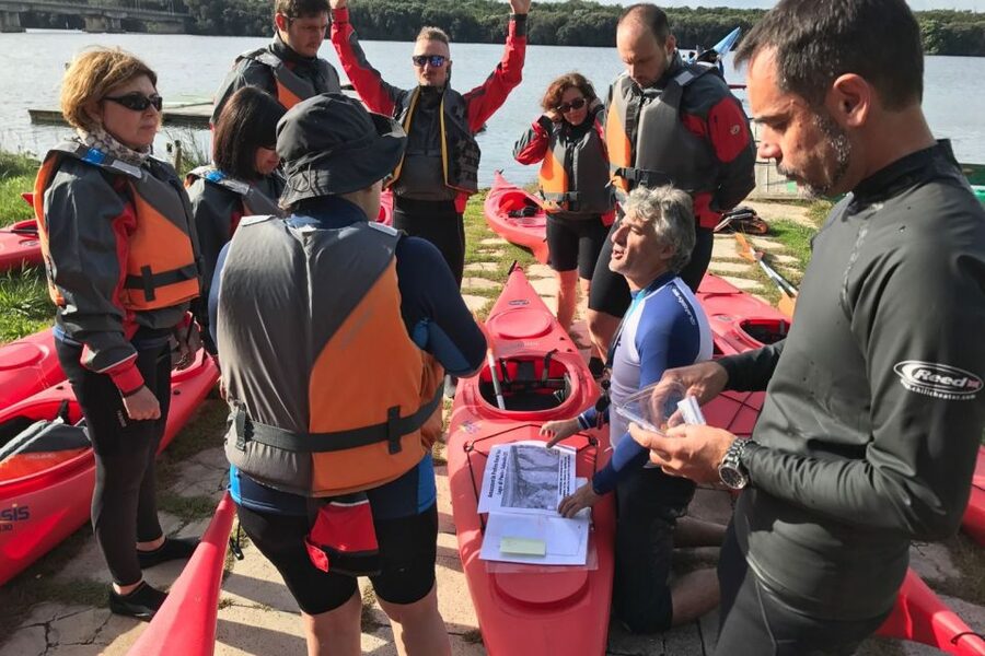 Castel Gandolfo: Kayak Food and Wine Tour - Castel Gandolfo above the trees