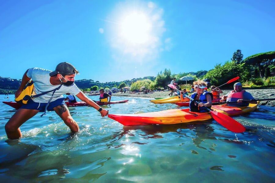 Castel Gandolfo: Kayak Food and Wine Tour - The Villa of Domitian and the Olympic shoreline