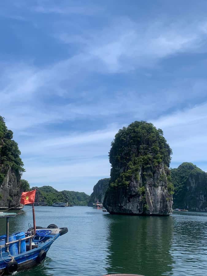Cat Ba: Lan Ha and Ha Long Bay Boat Tour with Kayaking, Cave - Sailing past Lan Ha Bay’s limestone karsts