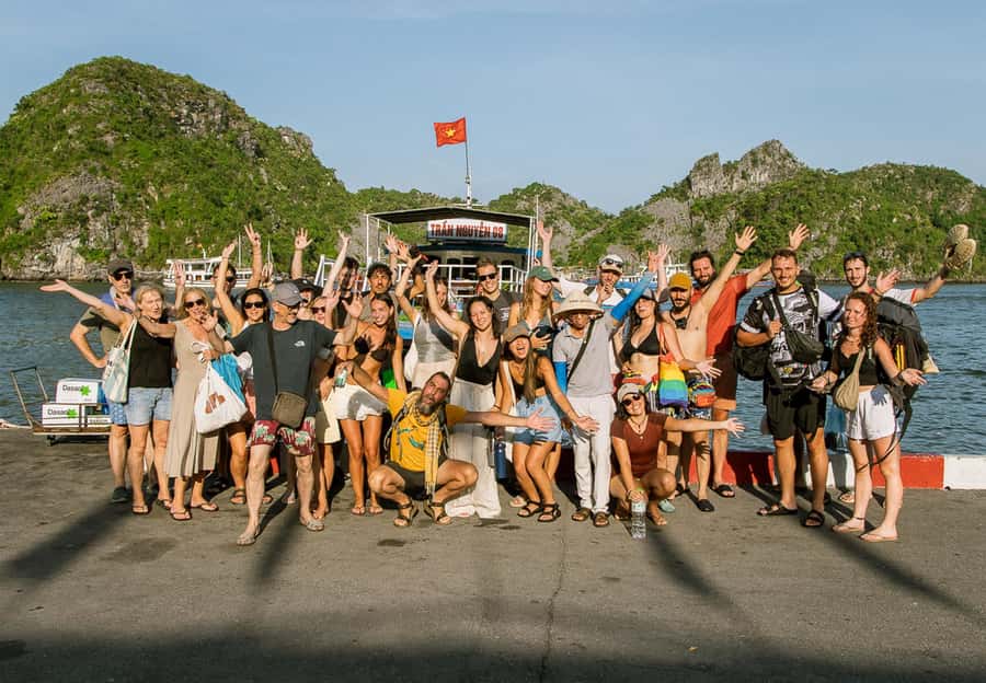 Cat Ba: Lan Ha & Ha Long Bay Kayak & Snorkel Boat Tour - Kayaking through caves and smaller inlets