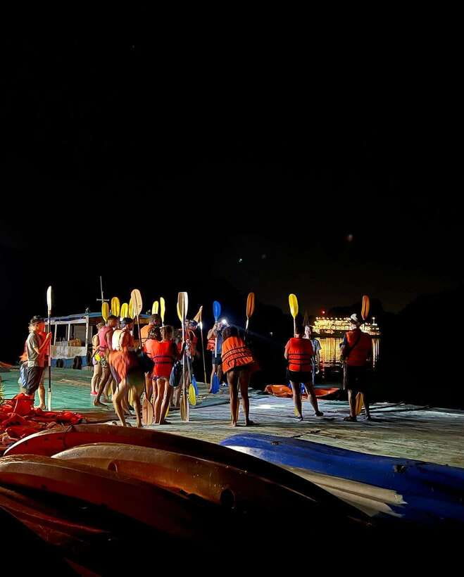 Cat Ba: Sunset and Night kayak with bioluminescent plankton - Dinner with traditional Vietnamese dishes