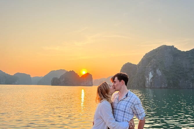 Cat Ba: Sunset & Bioluminescent Kayaking on Lan Ha Bay - Why this Cat Ba evening works so well