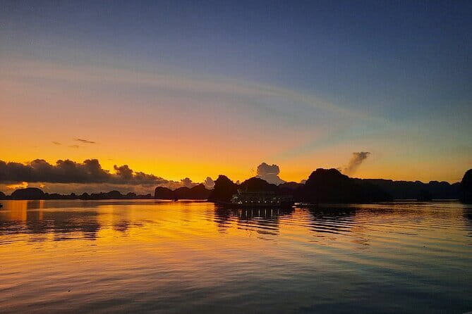 Cat Ba: Sunset & Bioluminescent Kayaking on Lan Ha Bay - The 6:45 pm bioluminescent kayak