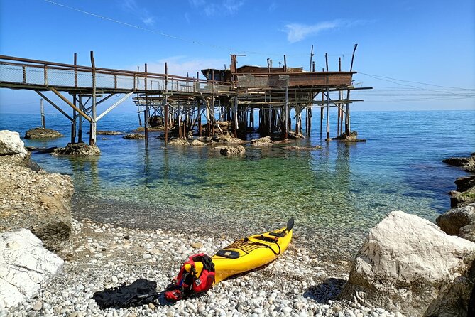 Cavalluccio kayak excursion in Fossacesia - Learning to handle the kayak with Luca