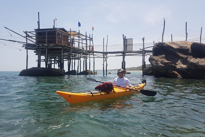 Cavalluccio kayak excursion in Fossacesia - The 30-minute stop at Trabocco Punta Torre