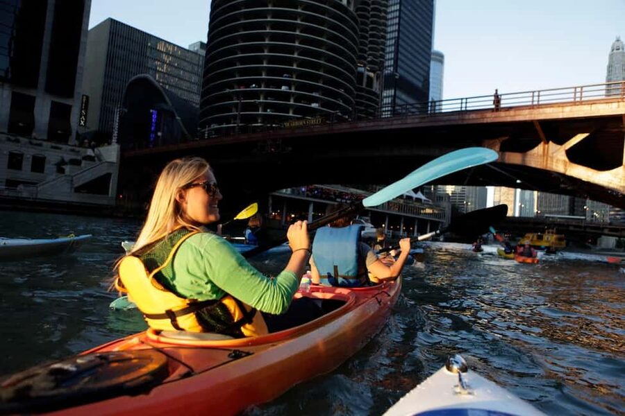 Chicago: 2-Hour Downtown Kayak Rental - Choosing Between a Single and Tandem Kayak