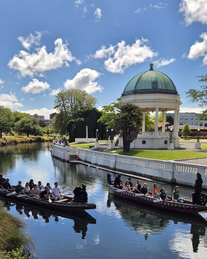 Christchurch: Waka Paddling Experience on the Avon River - Meeting the waka at 794 Colombo Street