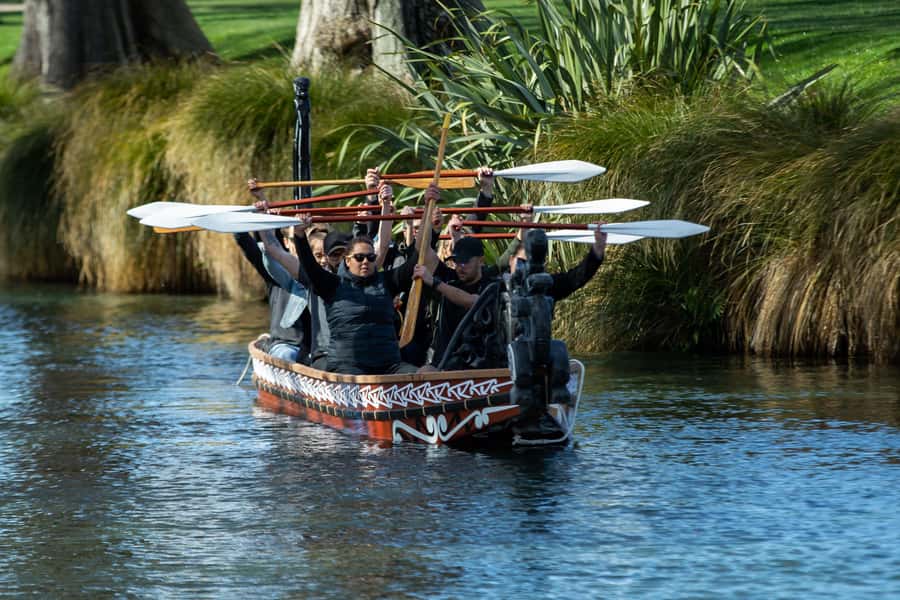 Christchurch: Waka Paddling Experience on the Avon River - What to wear and bring