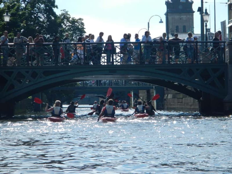 City Kayak Tour - Learning kayaking without turning it into a lesson