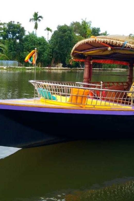 Cochin : Alleppey/Alappuzha Backwater Canoe (Shikara) Cruise - Who Will Enjoy This Most?