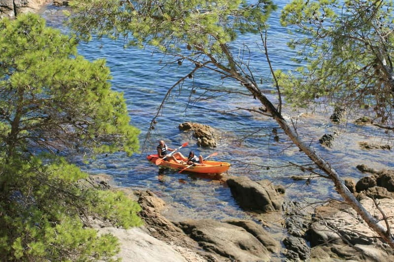 Costa Brava: Sant Feliu de Guíxols Kayak & Snorkel Tour - Starting at Sant Feliu de Guíxols beach