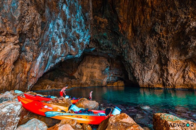 Cova dels Orguens: Cave Exploring Kayak & Snorkel Tour in Javea - Entering Dragon’s Cave