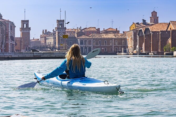 Cultural Kayak Tour: Discovering the City’s Canals - What happens during the 80-minute class