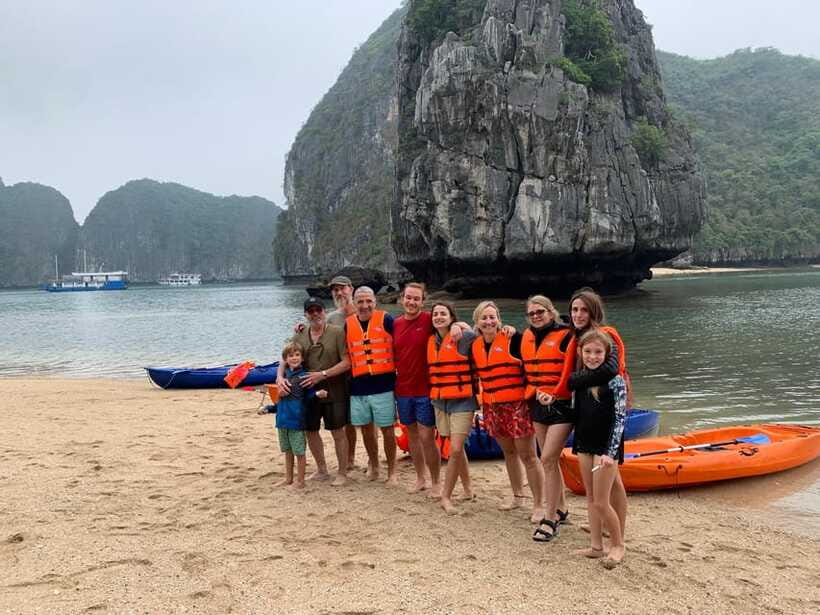 Đảo Cát Bà : 1Day Kayaking,Swimming,Cycling,Snorkeling,Lunch - Kayaking through Bright, Dark, and Bat Caves