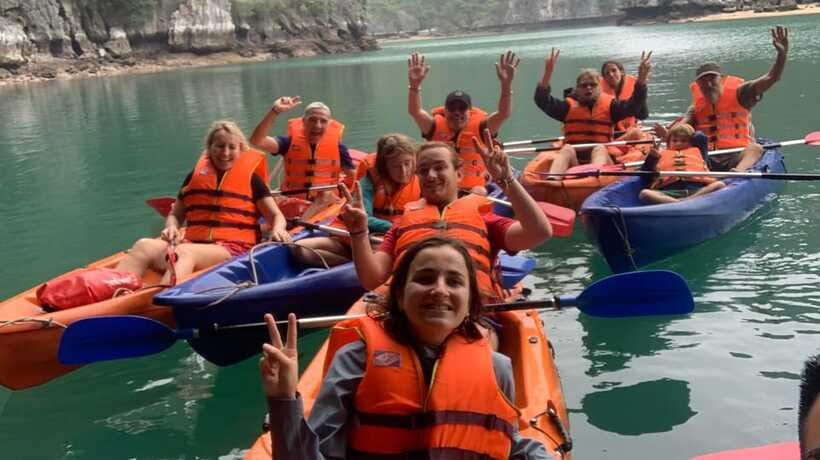 Đảo Cát Bà : 1Day Kayaking,Swimming,Cycling,Snorkeling,Lunch - Vietnamese lunch on the boat
